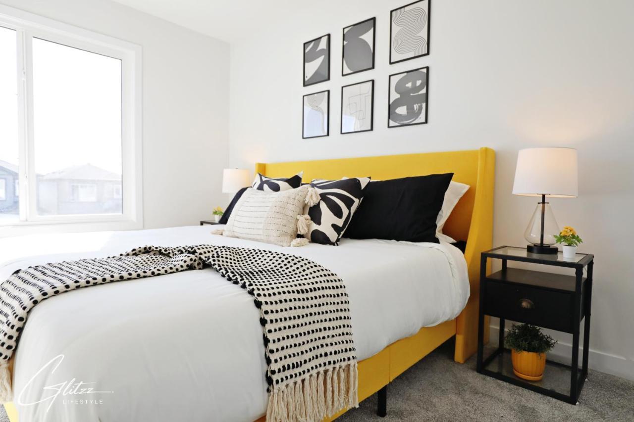 Beautiful 3 King Beds,Garage,Airport,Disney+ Edmonton Zewnętrze zdjęcie