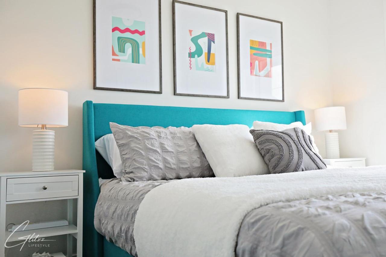 Beautiful 3 King Beds,Garage,Airport,Disney+ Edmonton Zewnętrze zdjęcie