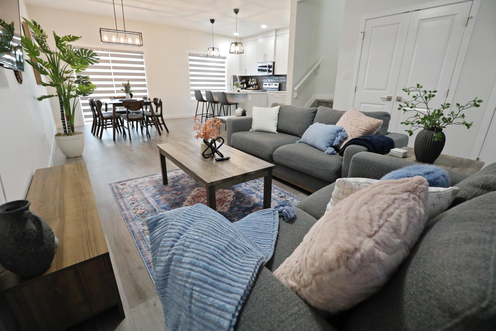 Beautiful 3 King Beds,Garage,Airport,Disney+ Edmonton Zewnętrze zdjęcie
