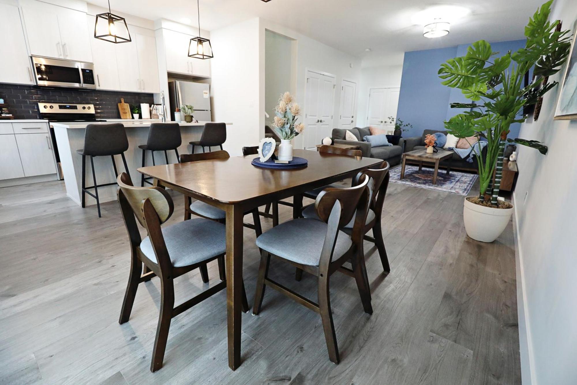 Beautiful 3 King Beds,Garage,Airport,Disney+ Edmonton Zewnętrze zdjęcie
